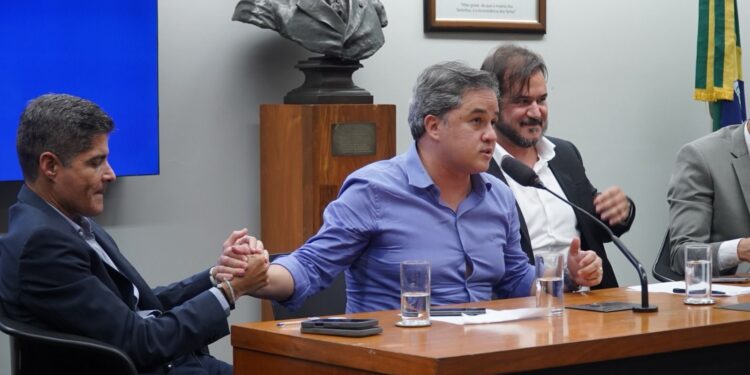 Com voto favorável de Efraim, União Brasil aprova federação com Progressistas