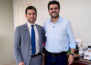 Michel Henrique garante reforma de escola histórica em Monteiro após reunião com secretário de Educação