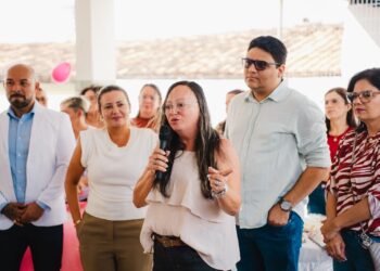 Tacyana Leitão entrega escola com reconhecimento facial, sala google e climatizadas, em Bayeux