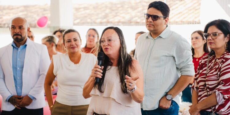 Tacyana Leitão entrega escola com reconhecimento facial, sala google e climatizadas, em Bayeux