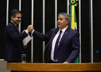 Dia Livre de Impostos: Efraim reforça combate à alta carga tributária