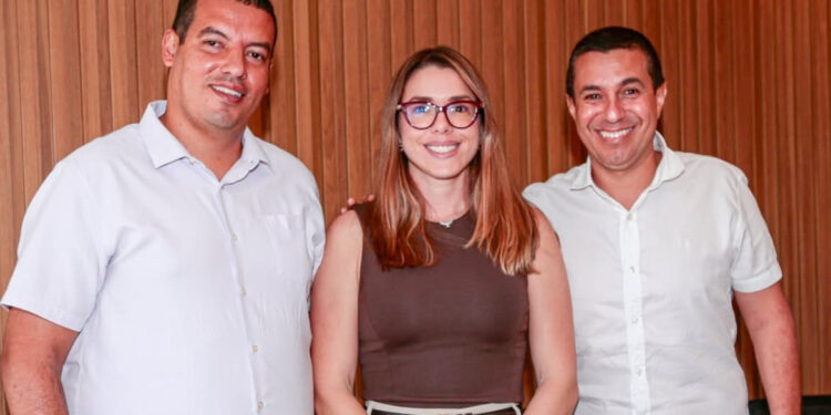Olívia Motta recebe apoio do prefeito de Solânea e todo seu grupo político