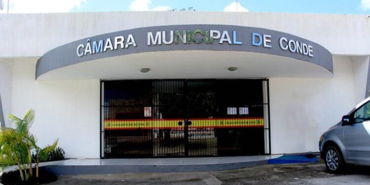 Confusão no Conde: Câmara de enterra reajuste salarial de servidores em sessão tumultuada
