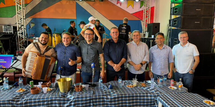 “Sou municipalista por convicção, esse é o meu caminho, não abro mão do pé na estrada”, diz Efraim em agenda pelo interior