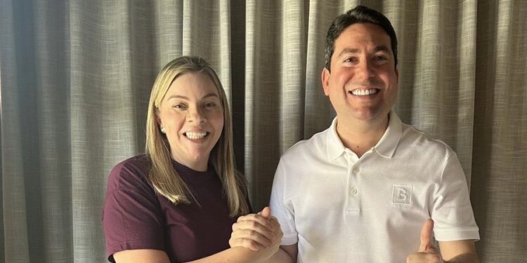 Cobiçada por vários deputados, prefeita de Cruz do Espírito Santo fecha com Felipe Leitão