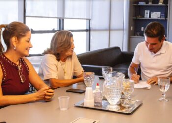 Danielle do Vale se reúne com Hugo Motta e Eunice Pessoa na sede do Republicanos, em João Pessoa