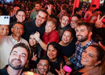 Após entrevista gelada, prefeito de Esperança e Nobinho posam juntos ao lado de Lucas Ribeiro