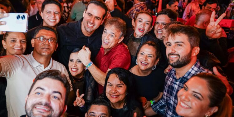 Após entrevista gelada, prefeito de Esperança e Nobinho posam juntos ao lado de Lucas Ribeiro