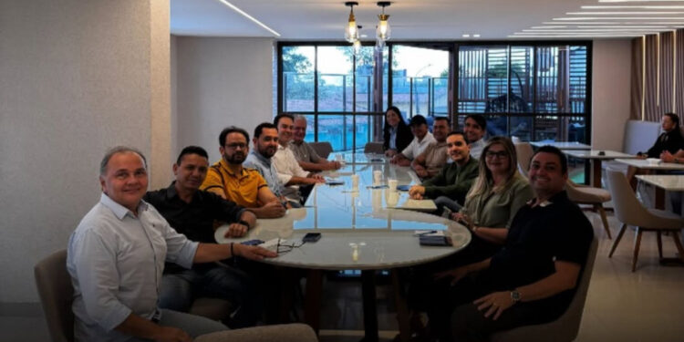 De saída do Republicanos, Bosco e ex-prefeito de Puxinanã participam de reunião com grupo da ‘Série C’