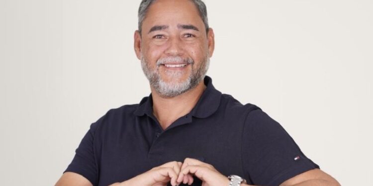 Às vésperas do Dia dos Namorados, Adriano Martins antecipa pagamento da primeira parcela do 13º aos servidores da Câmara de Bayeux