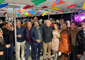 Durante abertura do São João de Cacimba de Dentro, Nelinho Costa reúne cinco prefeitos e lideranças do Brejo e Curimataú