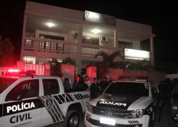 Vereador de oposição em Mamanguape é flagrado em confusão na rua com a família e caso para na delegacia