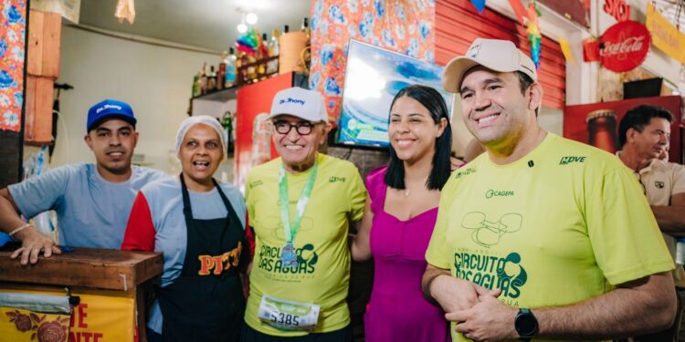 De olho em 2026: Cícero e Jhony correm 5km e visitam feira da prata em Campina Grande