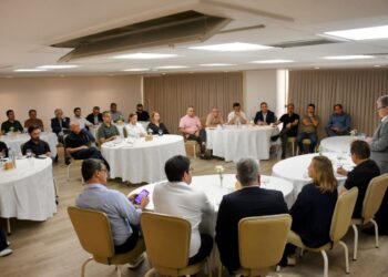 Reunião de João Azevêdo com base aliada tem ‘retorno’ de deputados afastados e Galdino reafirmando pré-candidatura