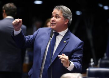 Efraim cobra retomada do abastecimento de água via carro-pipa na Paraíba e comemora restabelecimento