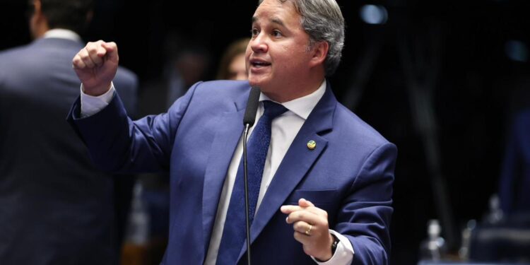 Efraim cobra retomada do abastecimento de água via carro-pipa na Paraíba e comemora restabelecimento