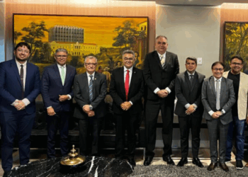 Márcio Roberto e lideranças políticas se unem e solicitam elevação da Comarca de São Bento em reunião com o presidente do TJPB