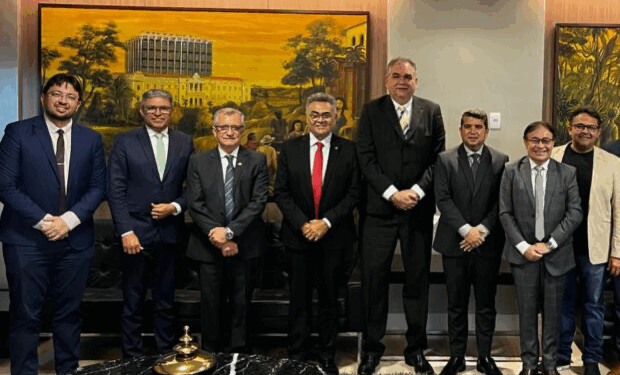 Márcio Roberto e lideranças políticas se unem e solicitam elevação da Comarca de São Bento em reunião com o presidente do TJPB