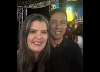 TCE marca julgamento das contas de Léo Bandeira após pagamento irregular de férias extras à primeira-dama, em Lucena