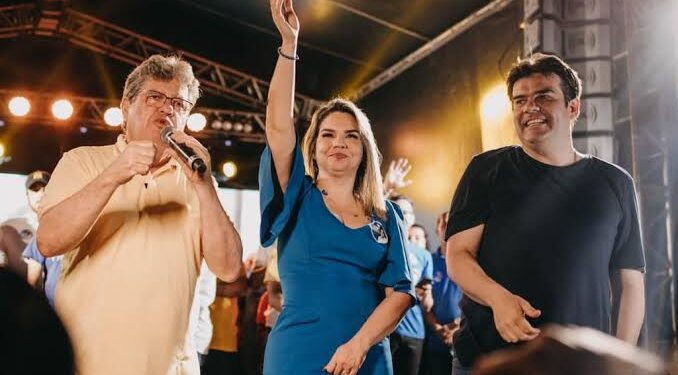 Eduardo Carneiro critica postura de Karla Pimentel: “Tava comigo, depois foi votar em Tibério, agora está com Olívia”