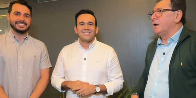 Jhony bota ‘bloco de federal’ na rua e fecha dobradinha com Chico Mendes em CG