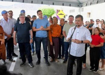 Ao lado de Gilbertinho, João Azevêdo inaugura escola, ginásio e entrega obras de mobilidade urbana em Lagoa