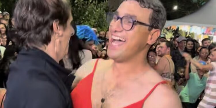 Inusitado: Deputado paraibano se fantasia de mulher em festa junina e repercute nas redes