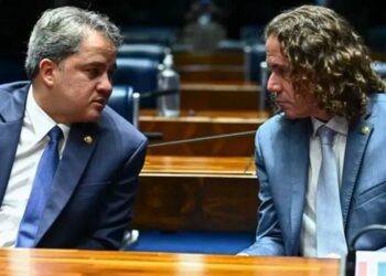 Efraim acena ao PL e Veneziano ameaça romper aliança na oposição