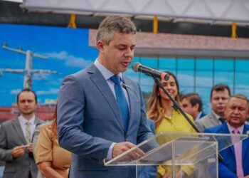 Cabedelo: Com rombo milionário na prefeitura, André Coutinho exonera servidores em massa