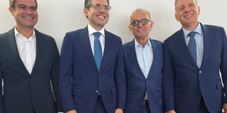 Reunião entre Cícero, Hugo e Aguinaldo termina em clima ‘sorridente’, mas sem definição