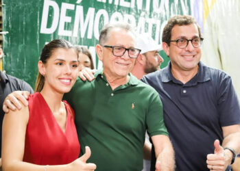 Dias após anunciar apoio, prefeito do PSB trai Tibério para votar em Maria Porto