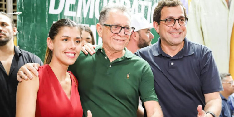 Dias após anunciar apoio, prefeito do PSB trai Tibério para votar em Maria Porto