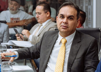 Traição, reviravoltas e desconfiança: vereador de Santa Rita consegue se ‘queimar’ na oposição e situação