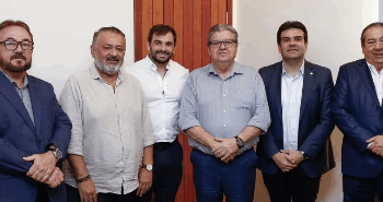 Eduardo Carneiro tira mais um prefeito da oposição e fortalece base de João Azevêdo