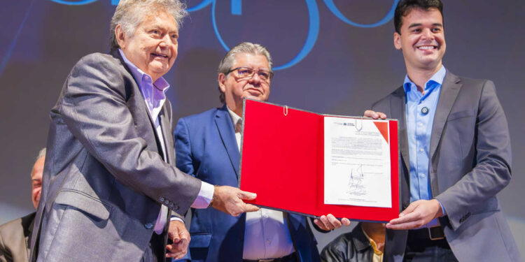 Dalton Gadelha rasga elogios e crava: “João Azevêdo é o maior governador da história da Paraíba”