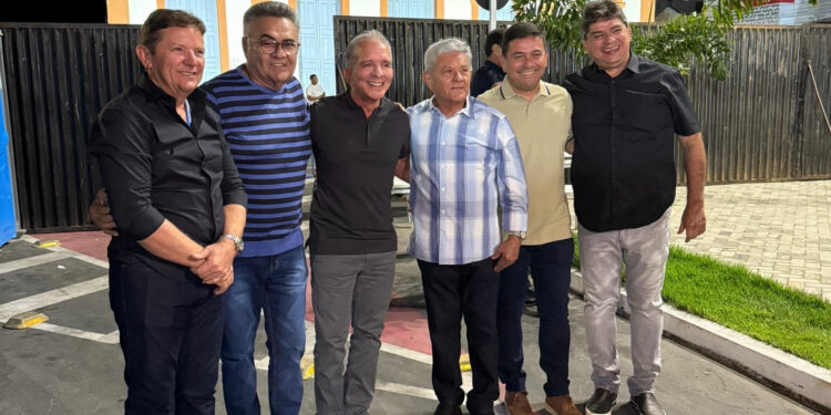 Márcio Roberto prestigia aniversário de Pombal ao lado de Verissinho e Galego da Gavel e reafirma compromisso com o município