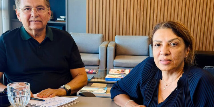 De olho no voto da esquerda, Galdino vai à mesa com Luiz Couto e Cida e recebe apoio de petista histórico