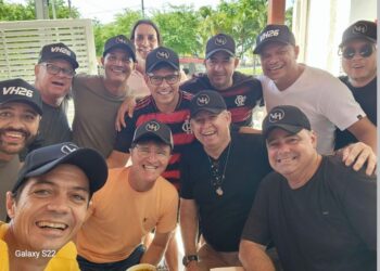 Bastidores em Cabedelo: André Coutinho lota reunião com vereadores; Victor Hugo reúne só três