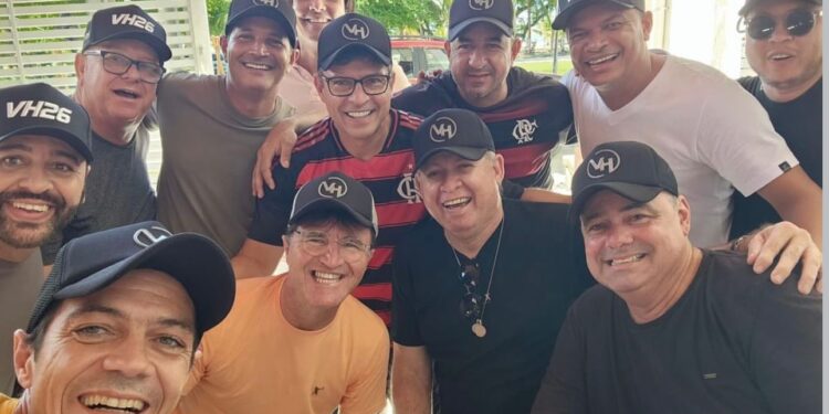 Bastidores em Cabedelo: André Coutinho lota reunião com vereadores; Victor Hugo reúne só três