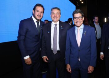 Tese de Efraim se concretiza e federação só definirá comando na Paraíba em 2026