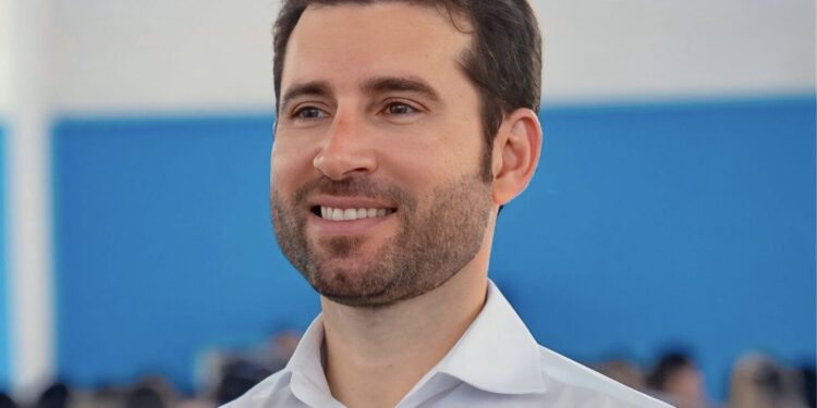 Lei de Michel Henrique é sancionada e garante vagas de estacionamento para gestantes e cuidadores de bebês na Paraíba