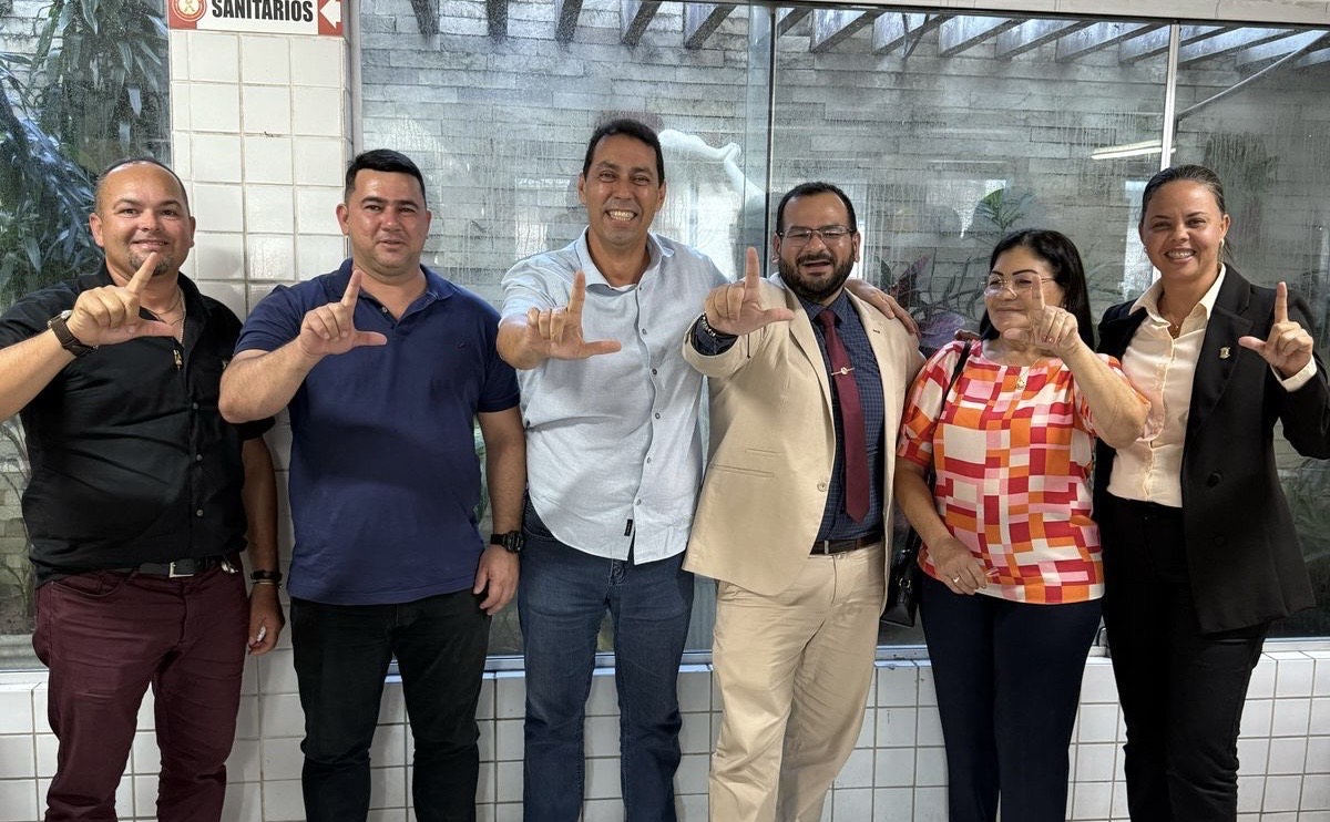 Presidente da Câmara de Lucena deixa oposição e retorna à base de Léo