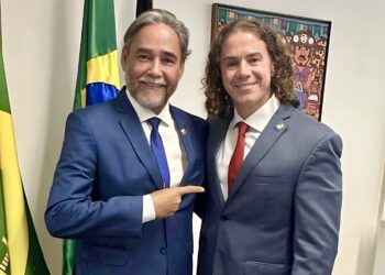 Veneziano garante R$ 2 milhões para pavimentação de ruas em Bayeux, através da articulação de Adriano Martins