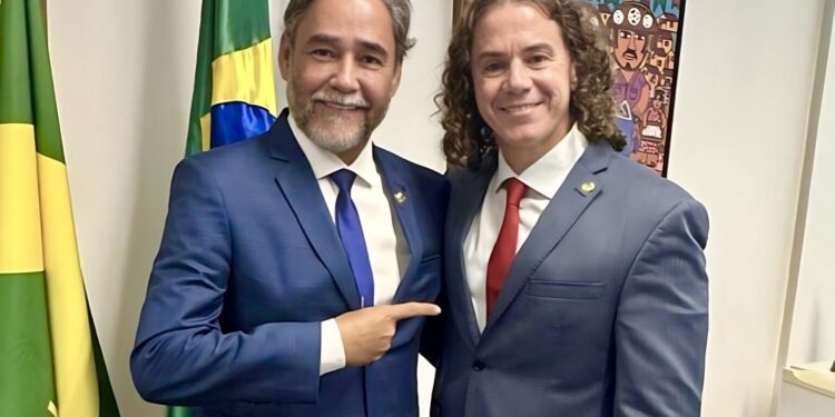 Veneziano garante R$ 2 milhões para pavimentação de ruas em Bayeux, através da articulação de Adriano Martins