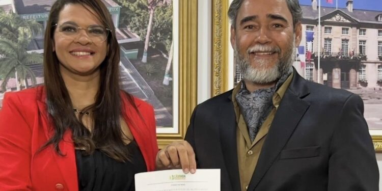 Presidente da Câmara de Bayeux empossa Dani Dantas como vereadora após licença da Pastora Anunciada