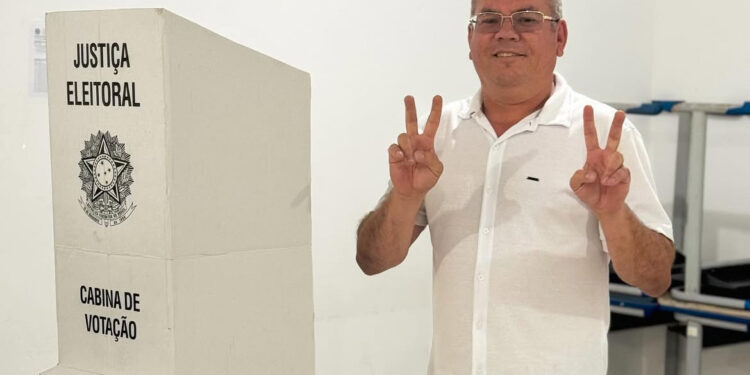 Confusão em Curral de Cima: Ex-vereador e candidato a vice-prefeito agride aluno dentro de escola