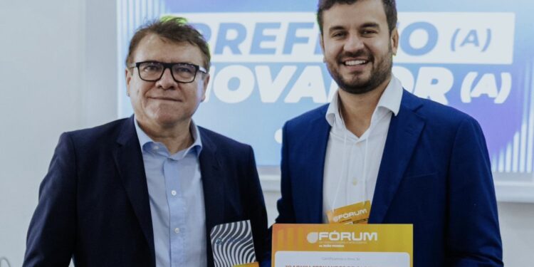 Joaquim apresenta case de sucesso do app ‘Mamanguape tá on’ e recebe prêmio de Prefeito Inovador