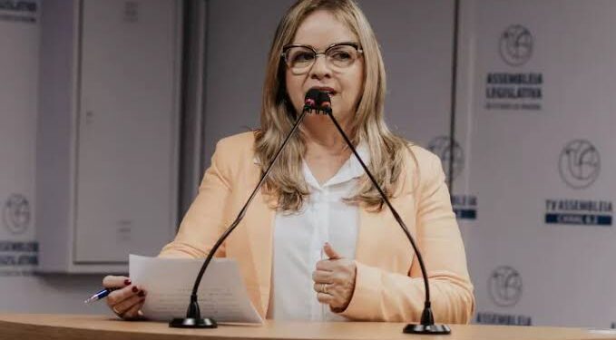 ALPB aprova iniciativa de Silvia Benjamin que institui o projeto “Branco Vermelho” no combate à violência contra mulher