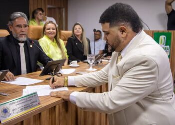 Confusão na Câmara de Bayeux: vereadora retoma mandato uma semana após suplente assumir cadeira