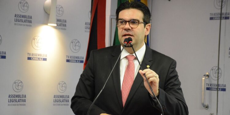 Em sessão proposta por Eduardo Carneiro, ALPB celebra Dia do Economista e destaca contribuição de categoria à sociedade